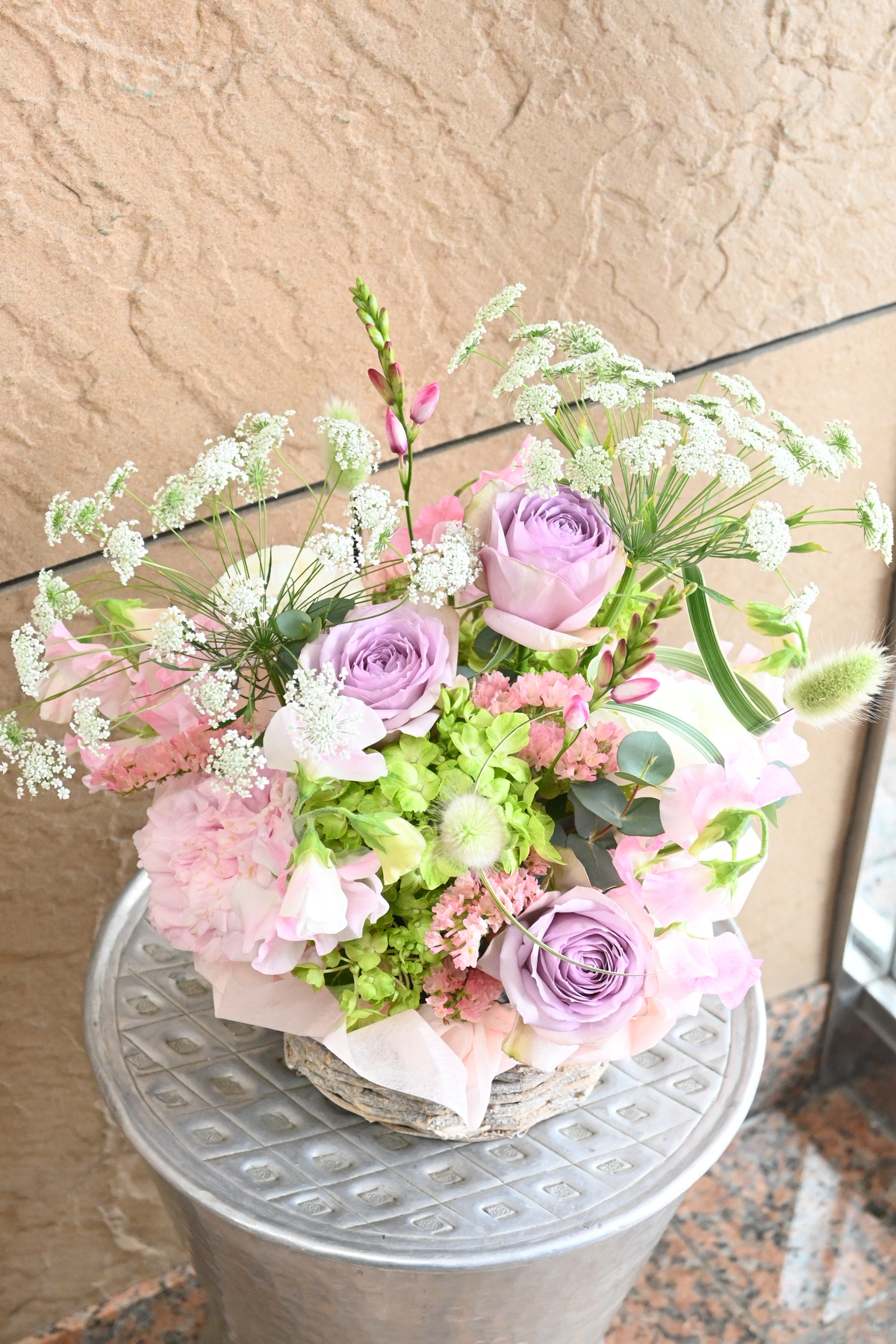 季節の花で　優しいパステル系アレンジメント
