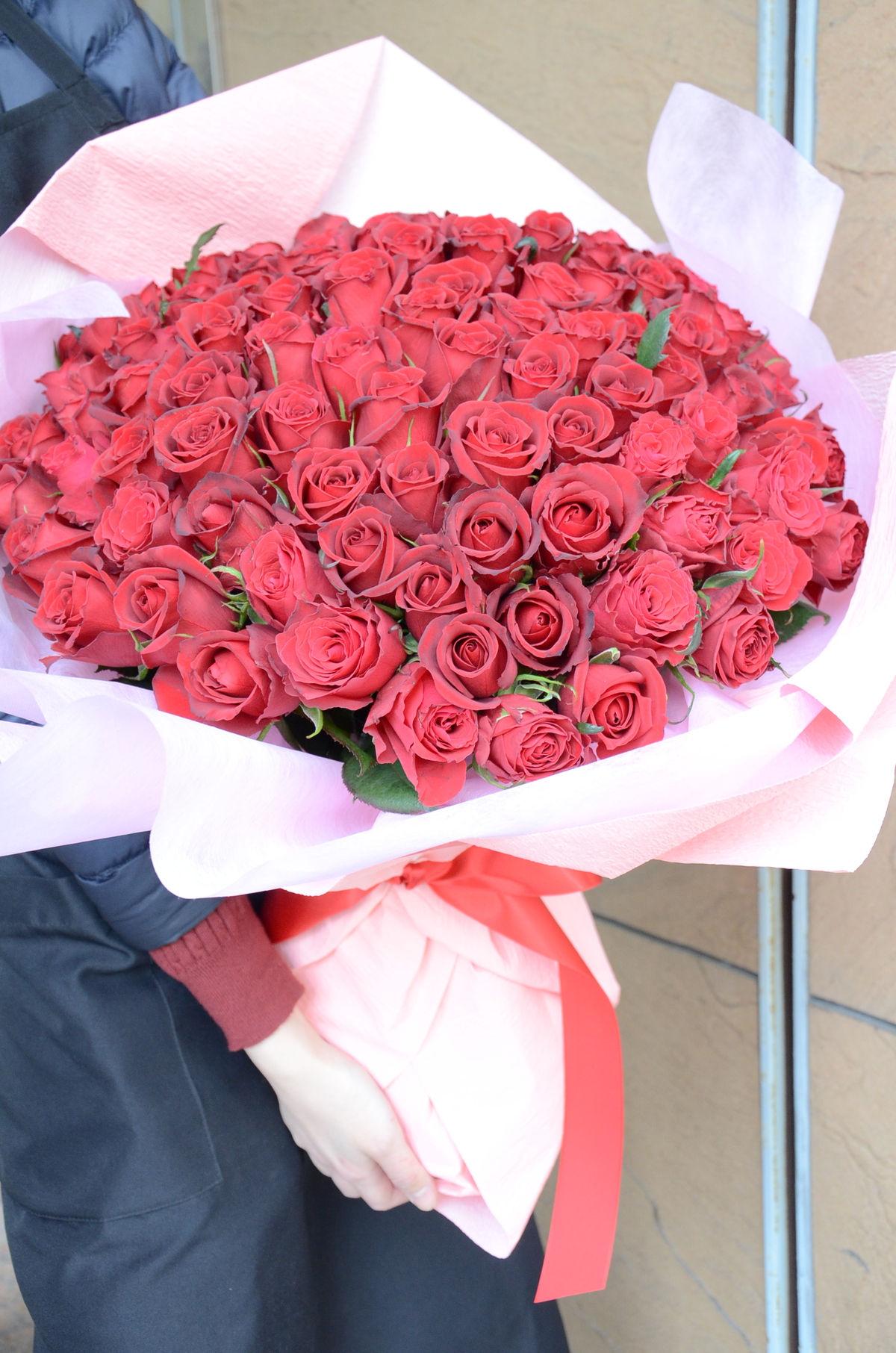 記念日に！赤バラの花束108