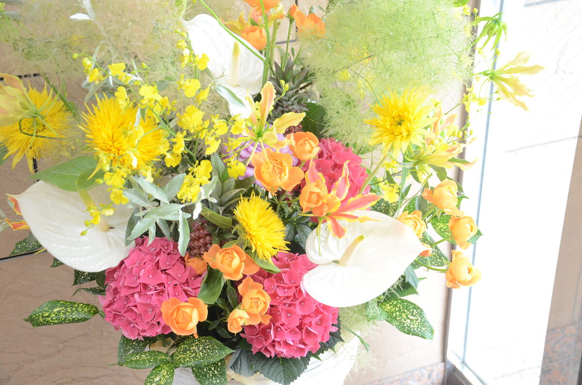 お祝いのアレンジメント🌻