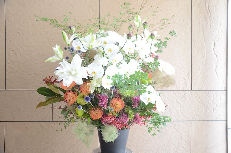 お祝いの花　豪華なアレンジ