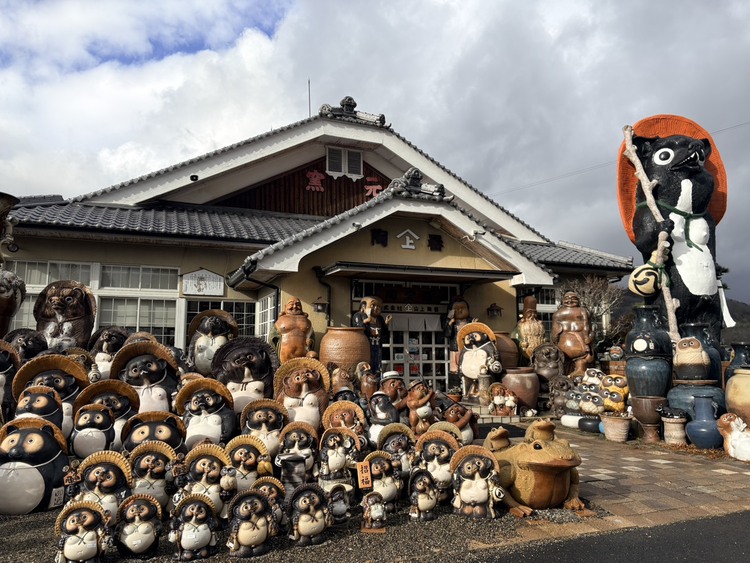 信楽町で信楽焼